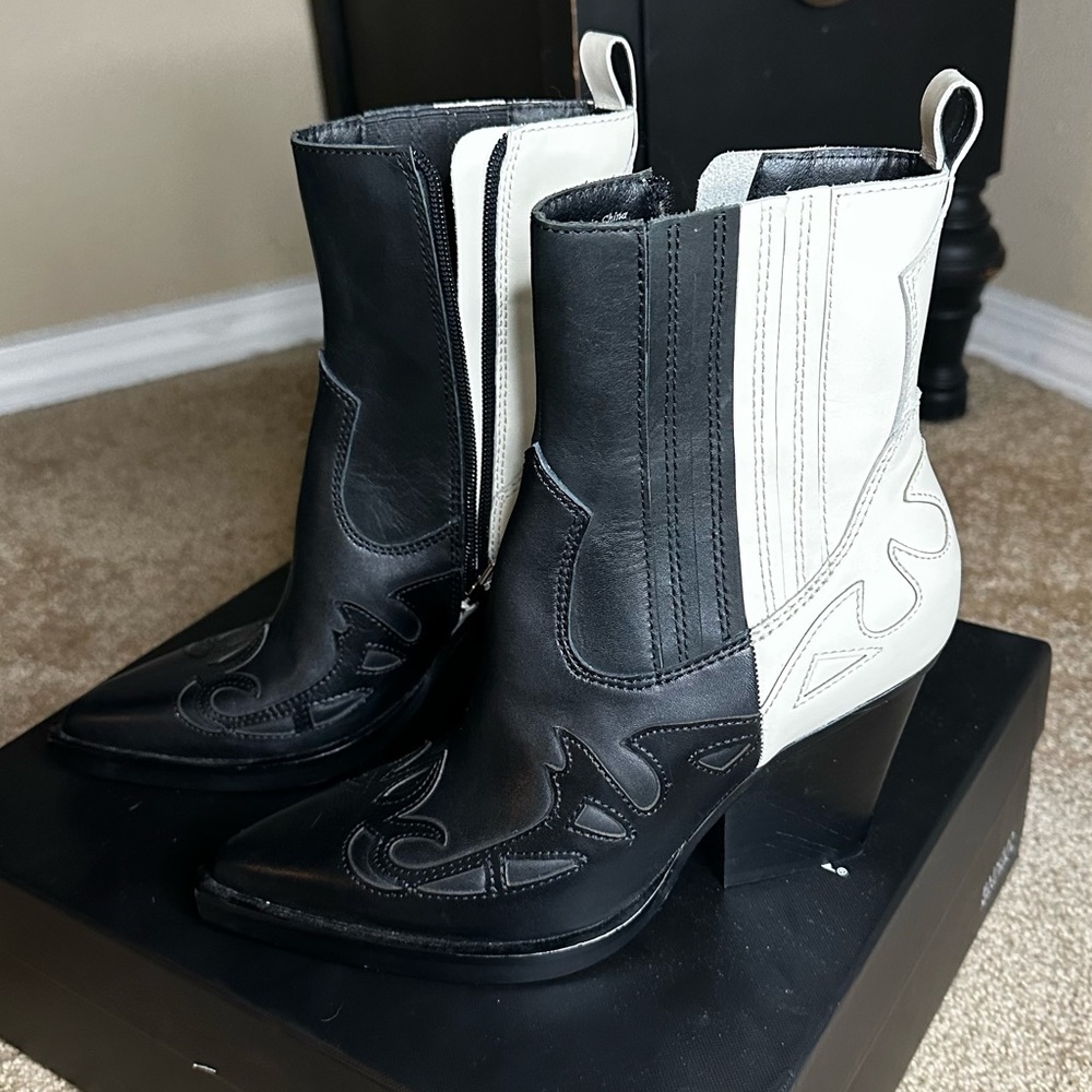 Ramson Western Boot Dolce Vita -Black/White Leather *NEW W/o Box!**